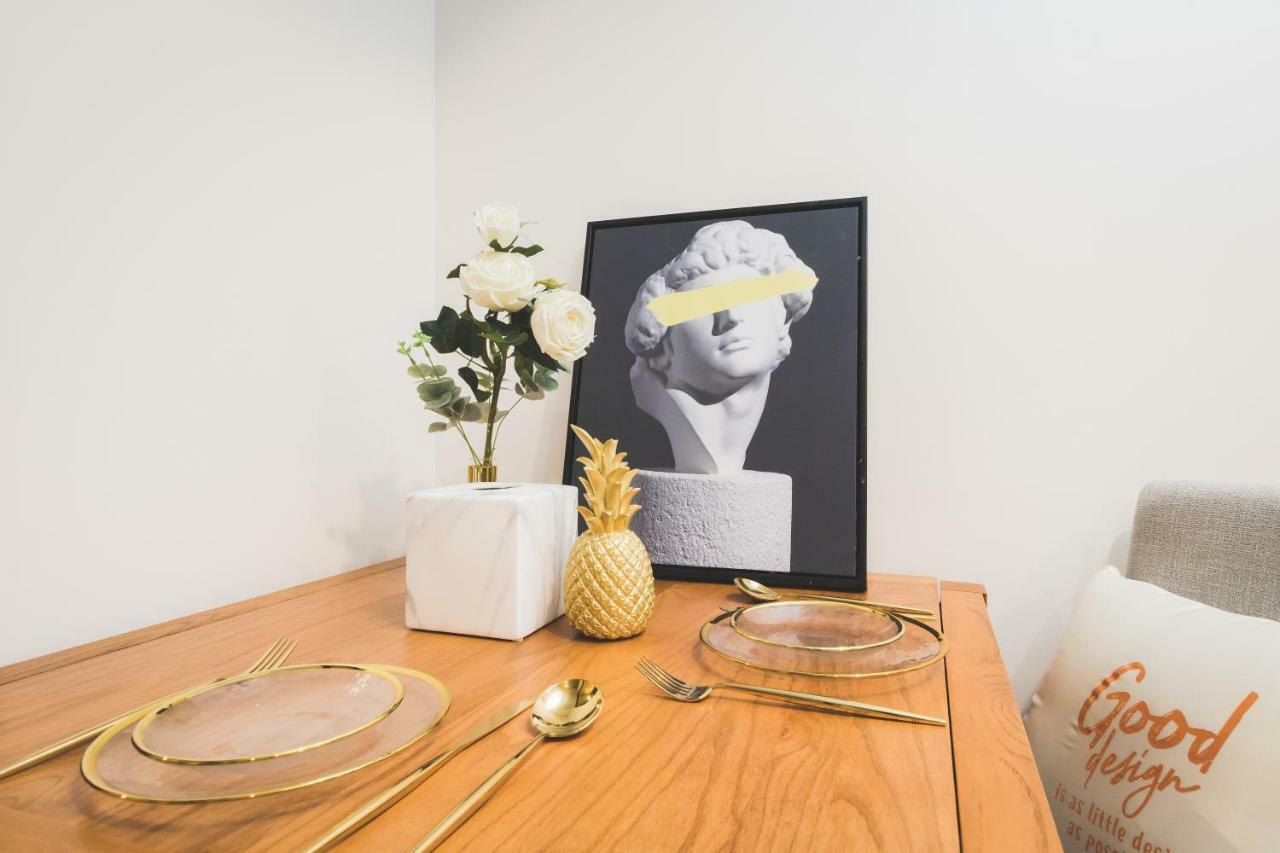 Sukhumvit Asok Modern Suite Bangkok Exteriör bild