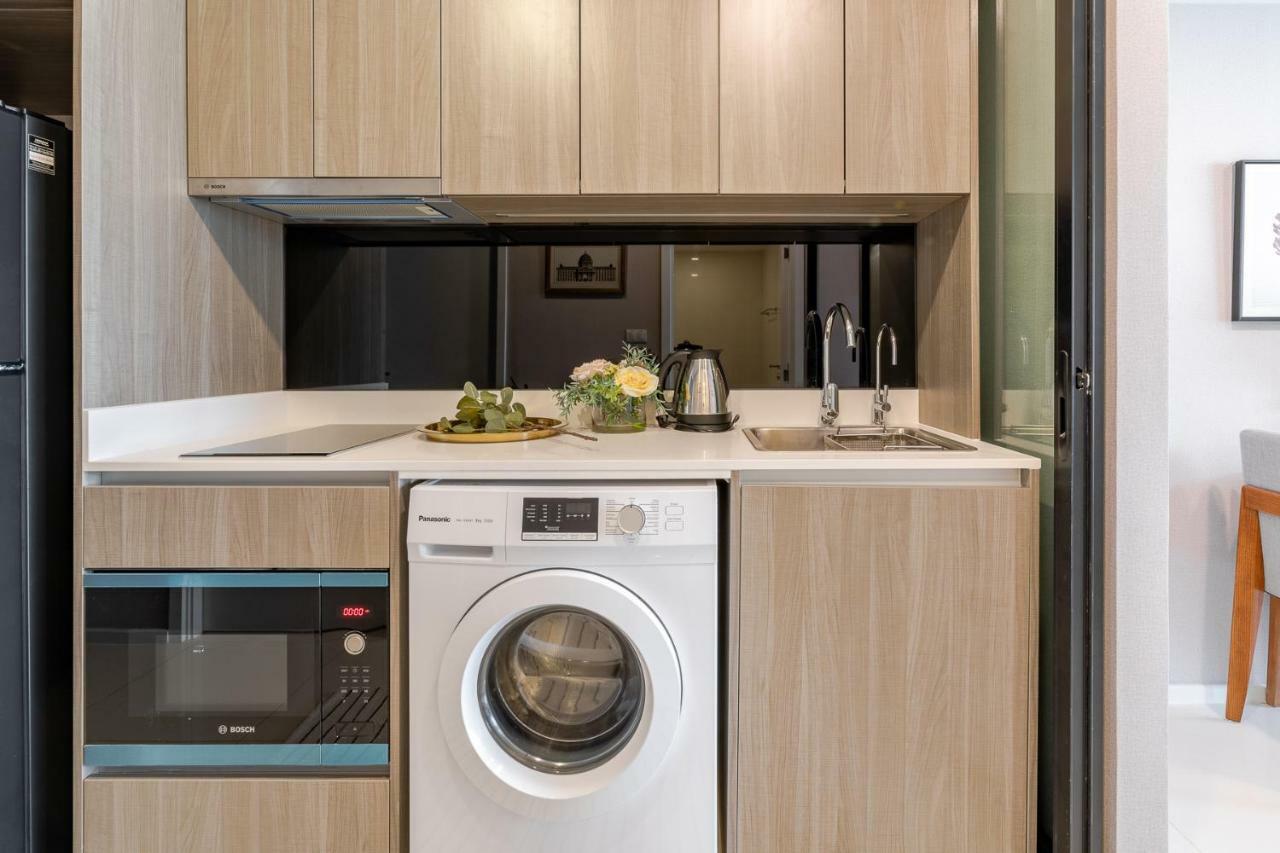 Sukhumvit Asok Modern Suite Bangkok Exteriör bild